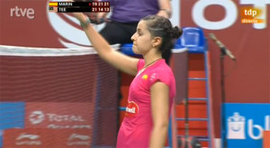 Momento en el que Carolina se dispone a saludar a Tee tras acabar el partido. / Foto: RTVE.