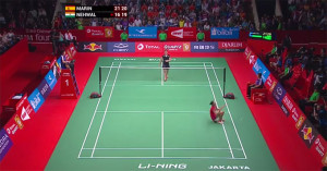 Momento cumbre en el que el volante de Saina se va fuera: el Mundial es de Carolina. / Foto: Captura TV.