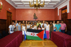 Los niños saharauis fueron recibidos en el Ayuntamiento ayamontino.