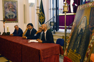 La obra fue presentada a los pies de la capilla de la Hermandad