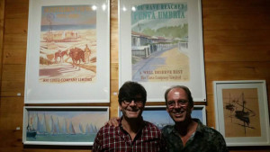 Gonzalo Llanes (derecha) junto al dibujante Andrés Espuelas en la inauguración de la exposición.