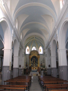 La capilla se encuentra en el ábside de la parroquia.