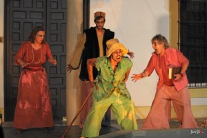 Imagen de la puesta en escena en el Hospital de la Santa Caridad de Sevilla de 'Tiempo de Burlas y Entemeses'. /Foto: JuanJoP.