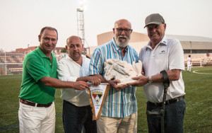 El mítico Marcelino recibió un pequeño homenaje en el Trofeo Concepción Reboura. / Foto: J. Losa.