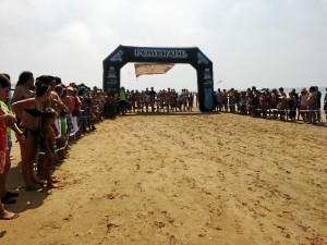 La playa estuvo abarrotada.