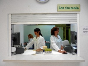 Este sistema mejora la accesibilidad de los pacientes en la gestión de cita previa para la extracción de sangre de pruebas analíticas en este centro hospitalaro.