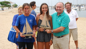 Las vencedoras en la clase 420 del Trofeo Presidente.