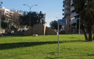 Monumento a Juan Ramón en Huelva. / Foto: quetiempo.es