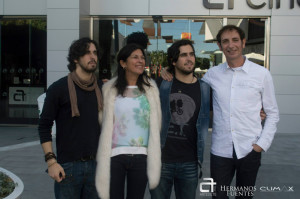 Los protagonistas de 'Obscuro', Fran Fuentes y José Requena, y el director Álex Fuentes, en el estreno del corto en Huelva.