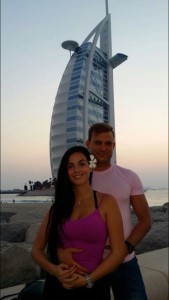 Allí conoció a su novia, con la que tiene un piso en Abu Dhabi.