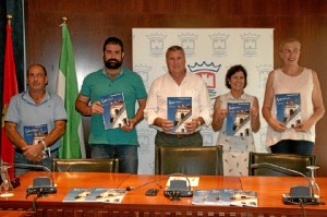 Una fotografía de la torre-mirador de la Casa de la Cultura, obra de María Teresa Gómez Acevedo, sirve de portada