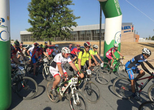 Unos 150 aficionados a la bicicleta realizaron la ruta.