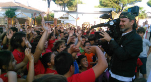 Los niños, muy divertidos con el cámara.