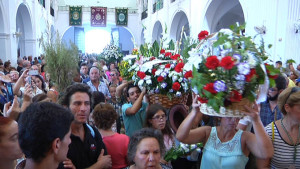 Ofrenda de flores a la Blanca Paloma.