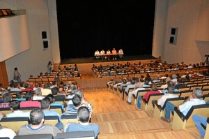 La cita se celebró en el Teatro Salvador Távora de Almonte.