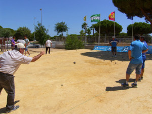 Aficionados durante una de las muchas competiciones celebradas en Isla Cristina.