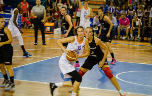 Luci Pascua, como todo el equipo, estuvo excelente en defensa. / Foto: Cinta García.