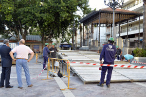 El altar de la coronación ya comienza a tomar forma