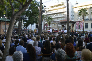 Numeroso público abarrotó la plaza de las Monjas