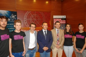 Presentación de la Noche de los Investigadores 2015 en la UHU.