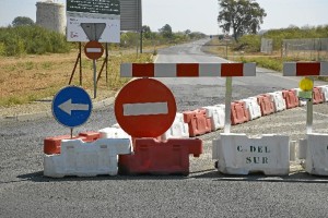 El transporte público municipal podrá circular por el vial en obras con el fin de facilitar el desplazamiento a los residentes de la zona.