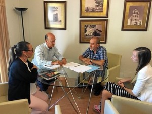 El alcalde de Lepe junto a miembros de Cetaf Estuario.