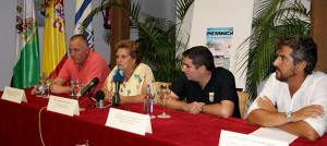 Un momento de la presentación del torneo de petanca en Isla Cristina.