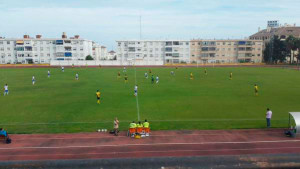 Momento del inicio del partido en Arroyo de la Miel. / Foto: @SanRoqueLepe.