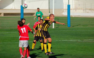 Pese a los esfuerzos del equipo sanroquista, al final tuvo que ceder ante un buen Murcia. / Foto: @SanRoqueLepe.