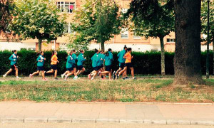 El equipo sportinguista entrenándose nada más llegar a Oviedo. / Foto: @sportinghuelva.