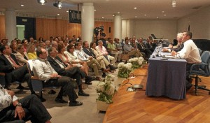 La conferencia ha llevado por título “La agricultura del Condado onubense: El yin, el yang y el agua”.