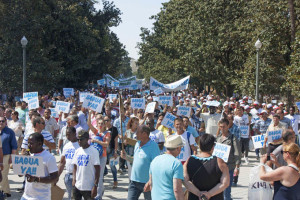 Entrada de los manifestantes en la Plaza España.