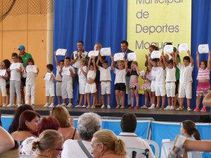 Los más pequeños recibieron sus diplomas.