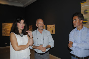 El artista ha estado presente en la inauguración de la muestra en Huelva.