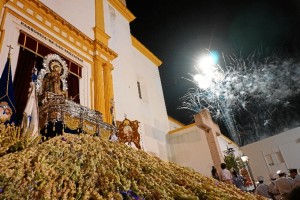 Tradicional ofrenda de flores a la Virgen de las Angustias de Ayamonte.