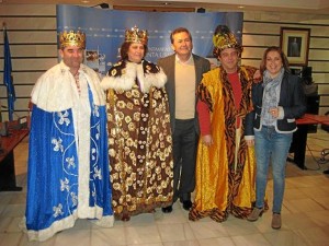 El alcalde de Punta con los Reyes Magos.