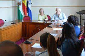 Rocío Cárdenas y Pepe Barrado informan a los trabajadores.