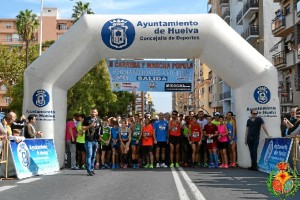 Momento de la salida de la II Carrera y Marcha Popular `Hermandad de la Victoria.