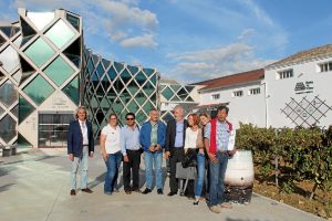 Visita de los empresarios de Bolivia al Museo del Vino de Bollullos del Condado. 