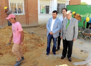 Obras que se están desarrollando en un centro escolar de Rociana del Condado.