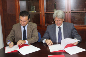 Gustavo Cuéllar y José Antonio Agüera han renovado la colaboración entre Moguer y Cepsa.