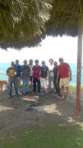 En una barbacoa con los amigos.