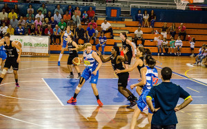 Técnicos y jugadoras del CB Conquero ya trabajan para corregir los errores cometidos ante el Cadí La Seu. / Foto: Cinta García.