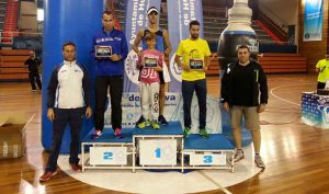 Podio masculino absoluto de la XXIX Vuelta a Huelva. / Foto: Corredor Completo.