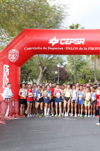 Los participantes en la Media Maratón, momentos antes de darse la salida.