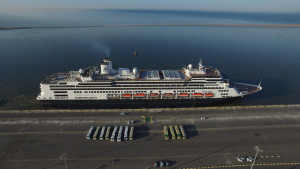 Imagen de uno de los cruceros atracado en Huelva.