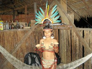 Los Shuar son un pueblo amazónico de aproximadamente 80.000 personas que habita entre Ecuador y  Perú.