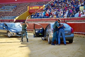 Los guardias han protagonizado un simulacro de persecución. / Foto: Pablo Sayago.