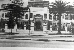 Un edificio que forma parte de la historia de Huelva. / Foto: Emilio Romero. 