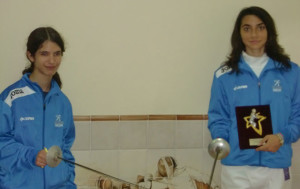 Ana Serrano y María Haba, floretista del Club Esgrima Huelva.